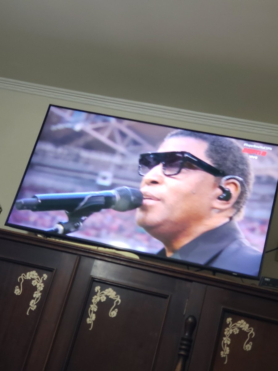NananRe's tweet photo. @OfficiaIDenzeI in the #SuperBowl?? 🌚 https://t.co/57rAtSx7Rz