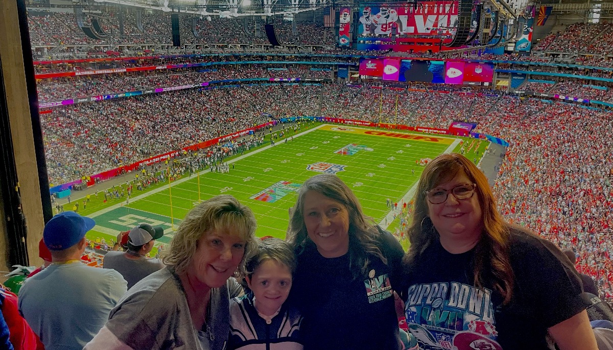 dreamfound's tweet image. Kellirae made it to the @SuperBowl thanks to @NFL and our Dream Heroes! #SuperBowlLVII #NFL