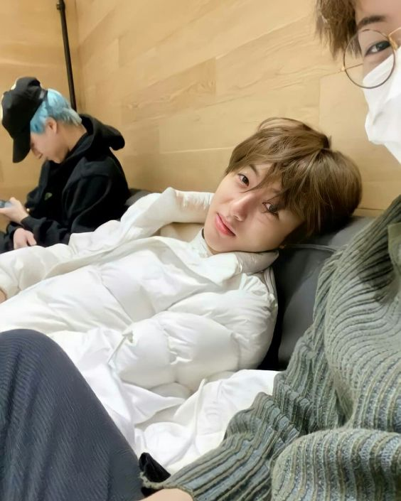 201221 mark 🫧
"junnie's hair is so cooool"
(trans © 0802lees)