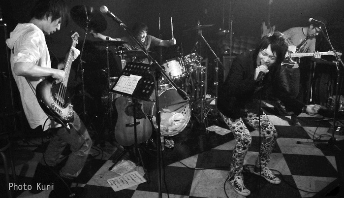 sugisan0729's tweet photo. 拡散希望
SUGI SANライブ決定
4/30(日) Op17:00 St17:30 ¥3000+1D
会場:神田THE SHOJIMARU
出演:SUGI SAN/and more
🎫予約:近日発表
Vo.SUGI SAN(THEチビッコGANGS)
Gu.タイサン(ジェブキンズ/侍ダイナマイツ)
Ba.北松戸マン(ピアノゾンビ/THEチビッコGANGS)
Dr.杉山章二丸(ザ・タイマーズ/MOJO CLUB） https://t.co/nqS2nI5yZ3