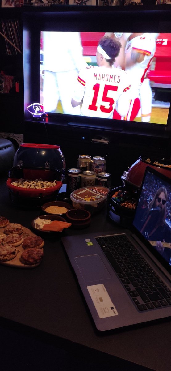 lenacanteven's tweet photo. Let's go Chiefs Kingdom!🏈❤️ @Chiefs @ransport @Icke41 #ranNFLsuechtig #SuperBowlLVII #KansasCityChiefs https://t.co/lC4UcD9myj