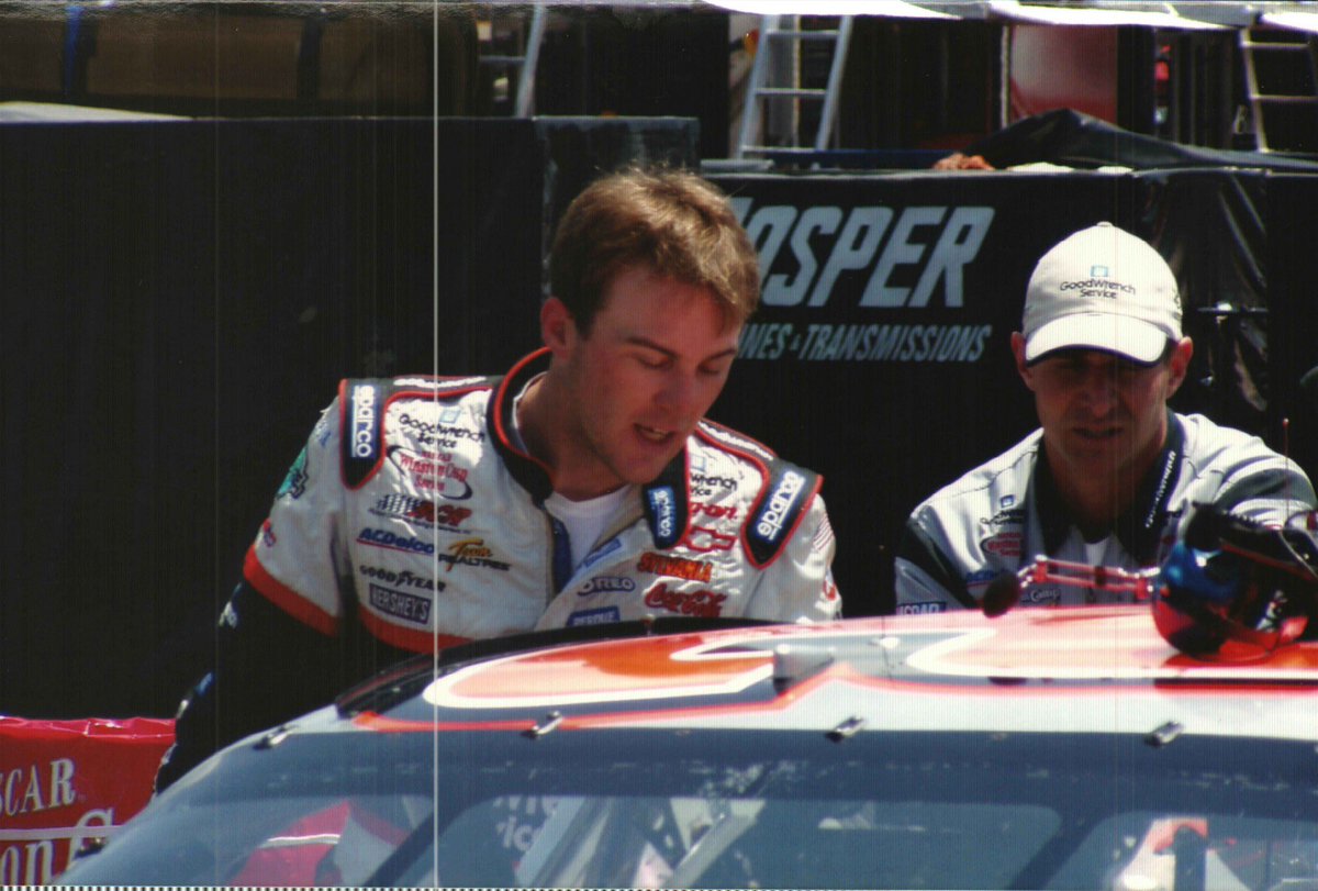 Tom__Mory's tweet photo. @StewartHaasRcng #4EVER  what a great ride it has been , best of luck this year. https://t.co/KPj23gbUyM