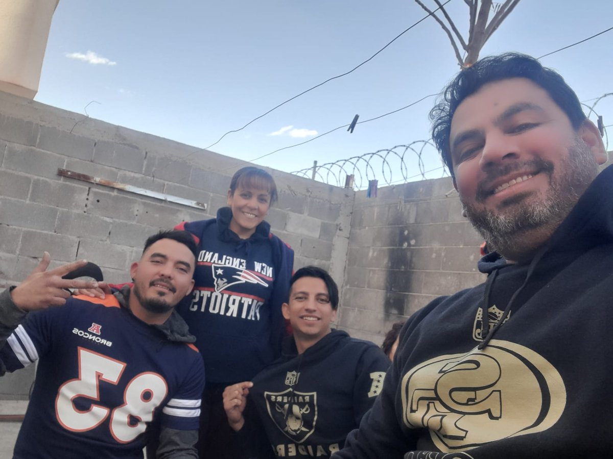 Wilchis1's tweet photo. #SuperBowl #ChiefsKingdom y #FlyEaglesFly🙌🏾😎 
#family

🔴#LosMasBuscados por @MiCanal5 https://t.co/rynzIbjD3W