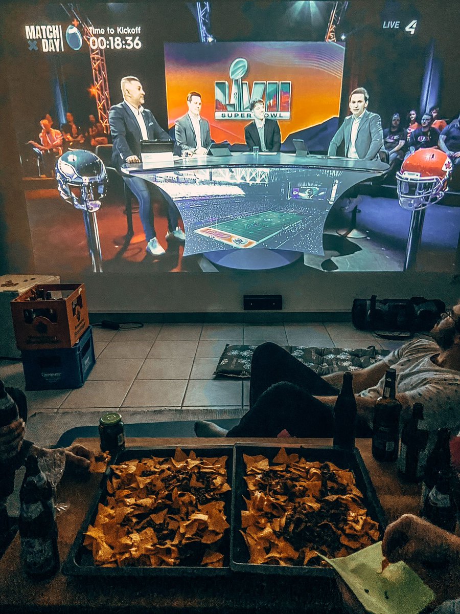 ChrizCoD's tweet photo. SuperBowl Party 2023
PS: Ja, haben auf Pro7 gewechselt 😂🥳@ProSieben @Icke41 @rannfl_suechtig @EsumePatrick https://t.co/bCxqFrkvg2