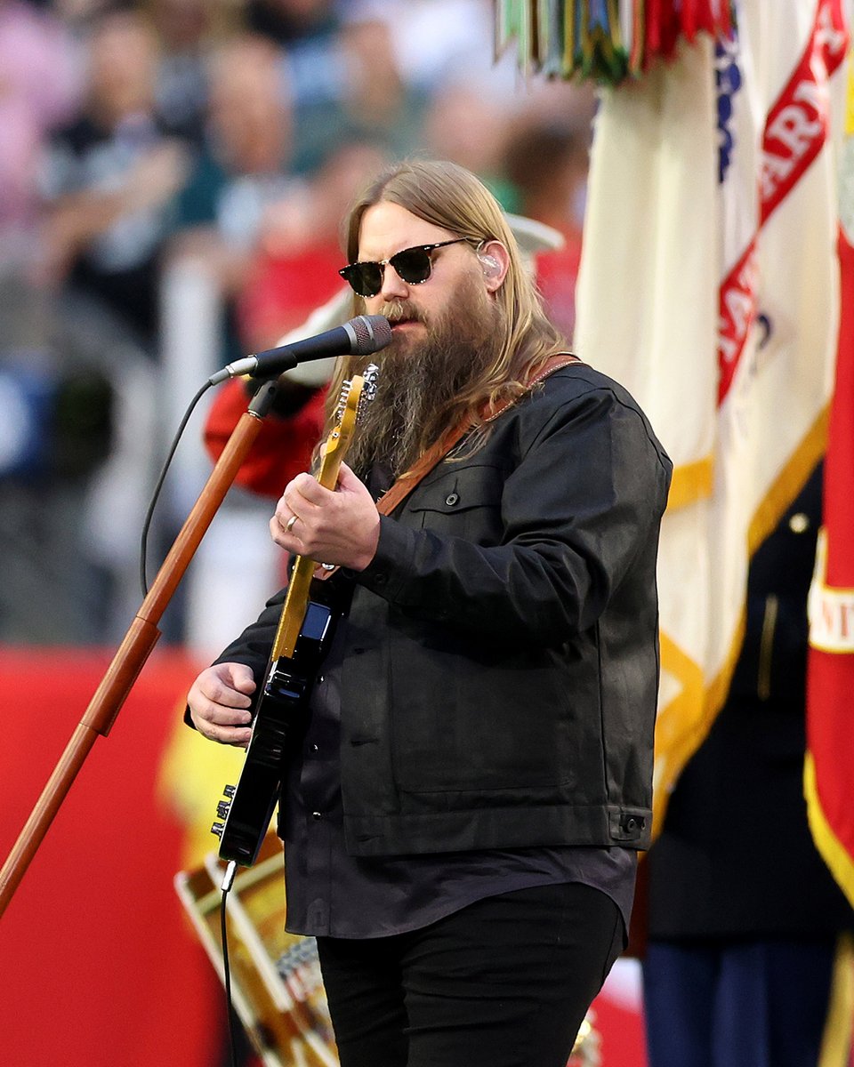 CMT's tweet photo. A beautiful rendition of the National Anthem by @ChrisStapleton! 👏 #SBLVII https://t.co/LwGfciuFkl