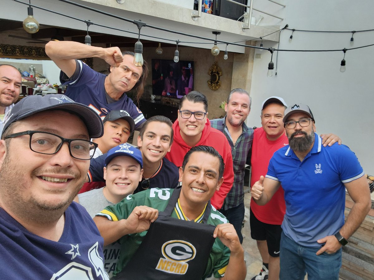 WALLACE_AGS's tweet photo. Saludos del club de la NFL desde Aguascalientes 
#LosMasBuscados https://t.co/staDeDxDj8