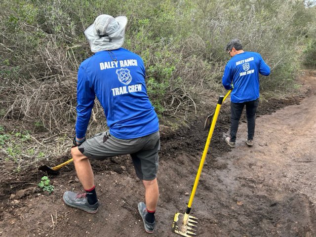 sdmba's tweet photo. Big thanks to @ShimanoMTB for these cool #trailcrew shirts for our volunteers at @DaleyRanch @cityofescondido ⛏🚵🏻‍♀️🥾🐴🏃🏾‍♀️ https://t.co/a8fL9jYpg1