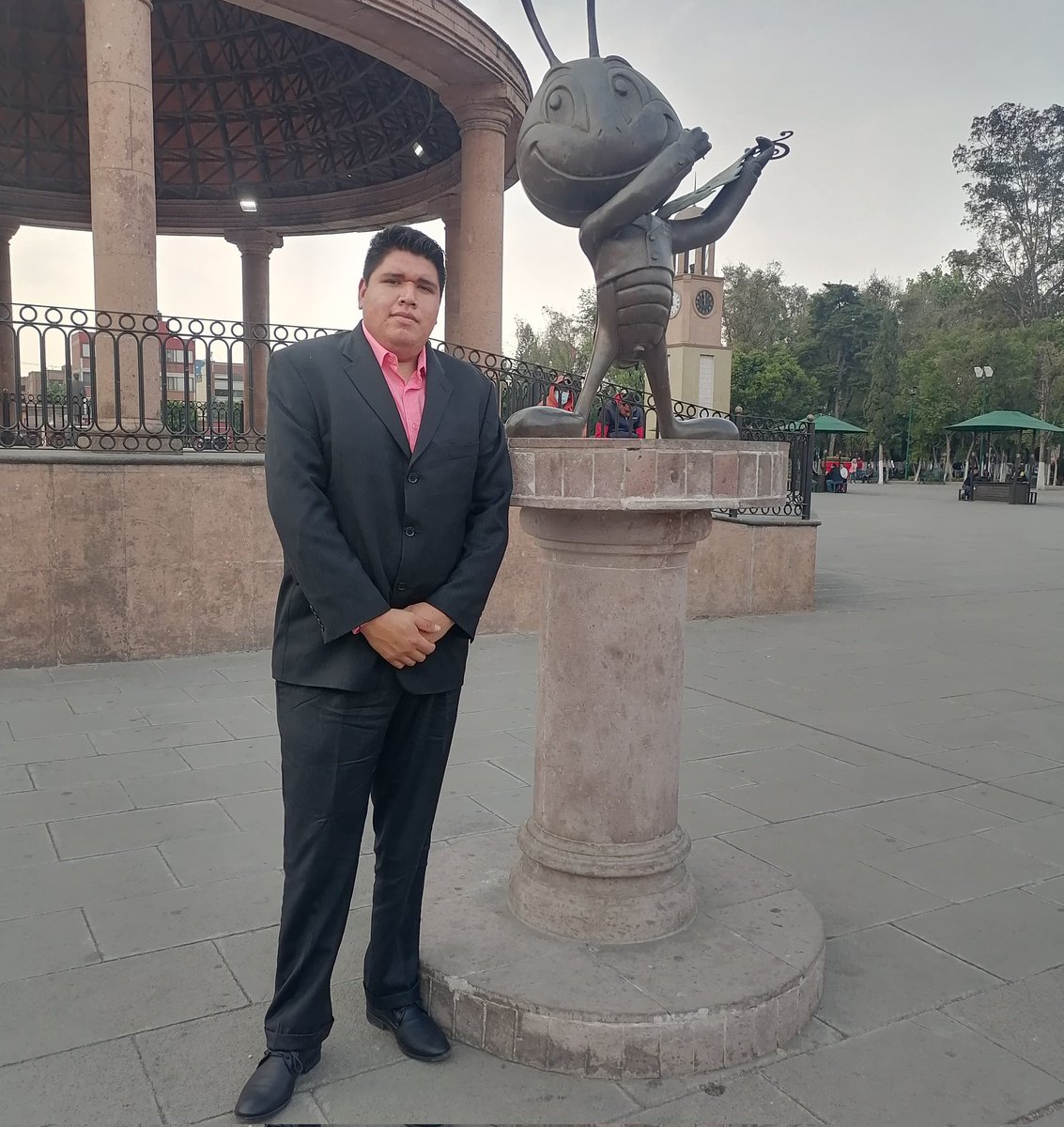 UrbexFroy's tweet photo. Y pensar que nunca habia usado traje 😅😅 #gaymaduro #Mexico #gaydaddysboy #LGBTQIAofValentines #CDMX #madurosgay #maduros #enbusca https://t.co/6YnBpqVBmr