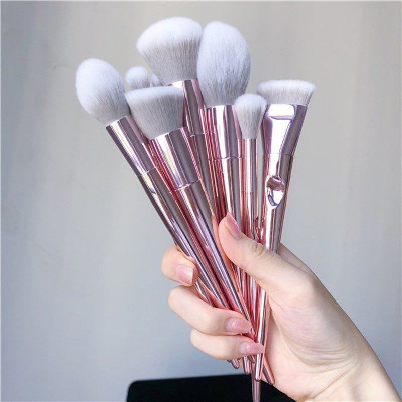 I love this brush set! 💗

Super softtt, tak sama dengan any brush yang I pernah beli dekat Shopee before this. For sure tak kena scam, this one memang full size 🥹🫶🏻