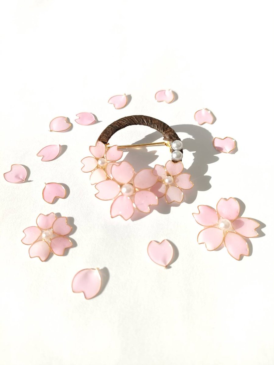 LIBERAL_JEWELRY's tweet photo. 桜のブローチつくりました♪

minneで販売させても���ってます
見ていただけると嬉しいです(^^)/

STORE
https://t.co/eDofo6RD5K 

#桜#さくら#sakura#ピアス#minne#ミンネ#minneで販売中#アメリカンフラワー#Dip#Dipart#ディップアート#ハンドメイド#イヤリング#春#春コーデ#ピンク https://t.co/KGwbXowOnA
