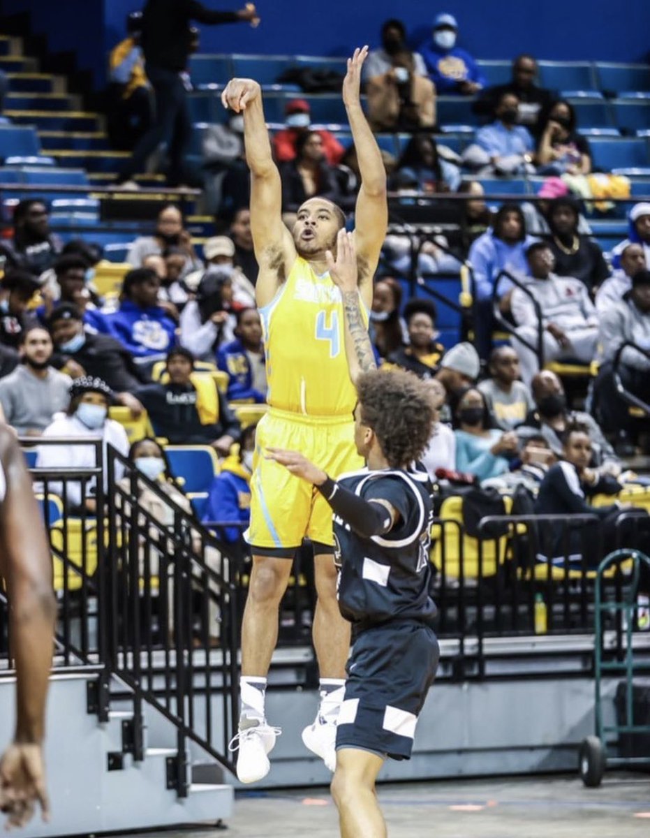 JaguarHoops's tweet photo. Hit that β€οΈοΈ to help us wish Senior Guard Isaiah Rollins @IsaiahKRollins a very ππͺπΉπΉπ ππ²π»π½π±ππͺπβΌοΈ
#SUBasketball #Family #ProwlOn https://t.co/y50d2HWeC2