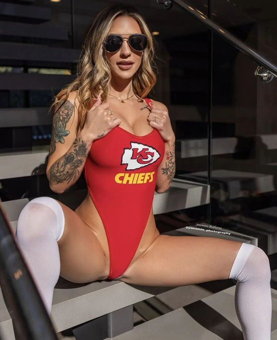 What's your pick for the #superbowl ? #chiefs #eagles  #sibabes #model @autumnmarie.xoxo  #photosby @yassmin_photography<a href="/tag/superbowl"class="tags">#superbowl</a><a href="/tag/chiefs"class="tags">#chiefs</a><a href="/tag/eagles"class="tags">#eagles</a><a href="/tag/model"class="tags"><span>#model</span></a><a href="/tag/sibabes"class="tags"><span>#sibabes</span></a><a href="/tag/photosby"class="tags"><span>#photosby</span></a>