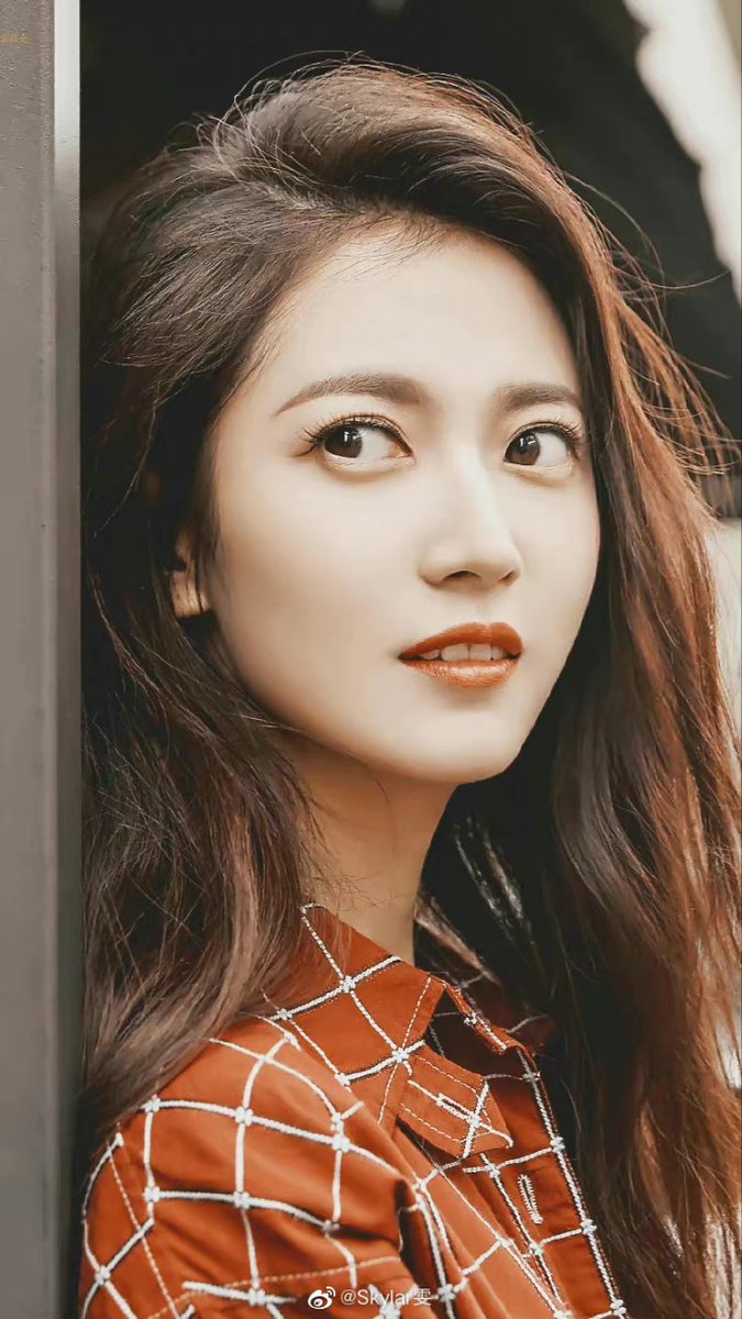kra6364fd's tweet photo. สวัสดีวันจันทร์ค่ะขอให้มีความสุขในการทำงานนะง้าบ😍😍😍 #เฉินอวี้ฉี #ChenYuQi #ChenYukee https://t.co/FDeS3y5shp