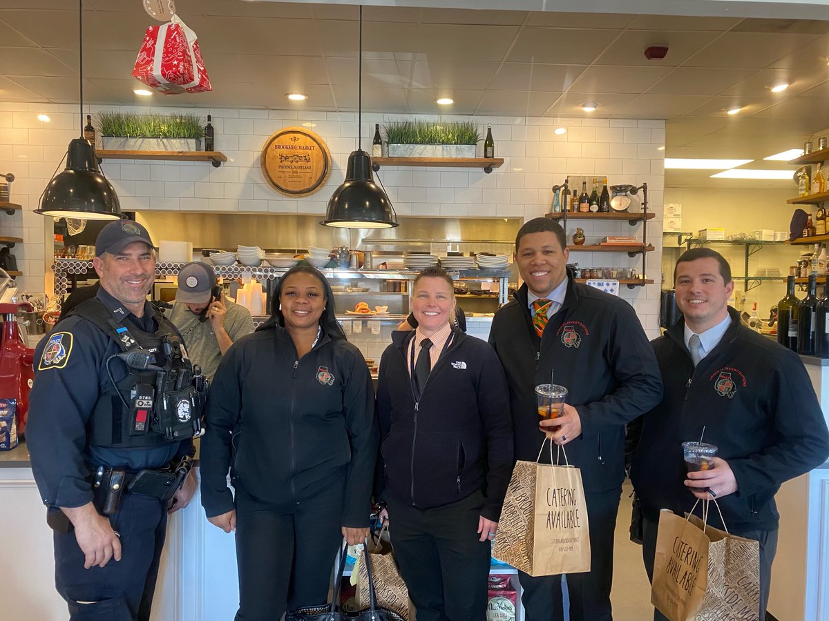 TommieClarkWBAL's tweet photo. Marylanders are supporting first responders after last week's manhunt, police chase &amp; overnight standoff - that ended with an arrest &amp; 2 officers shot. @Brookside_Mkt has been serving all police &amp; fire for free. Today, they made a special delivery. I explain tonight on @wbaltv11. https://t.co/klxMk773r7