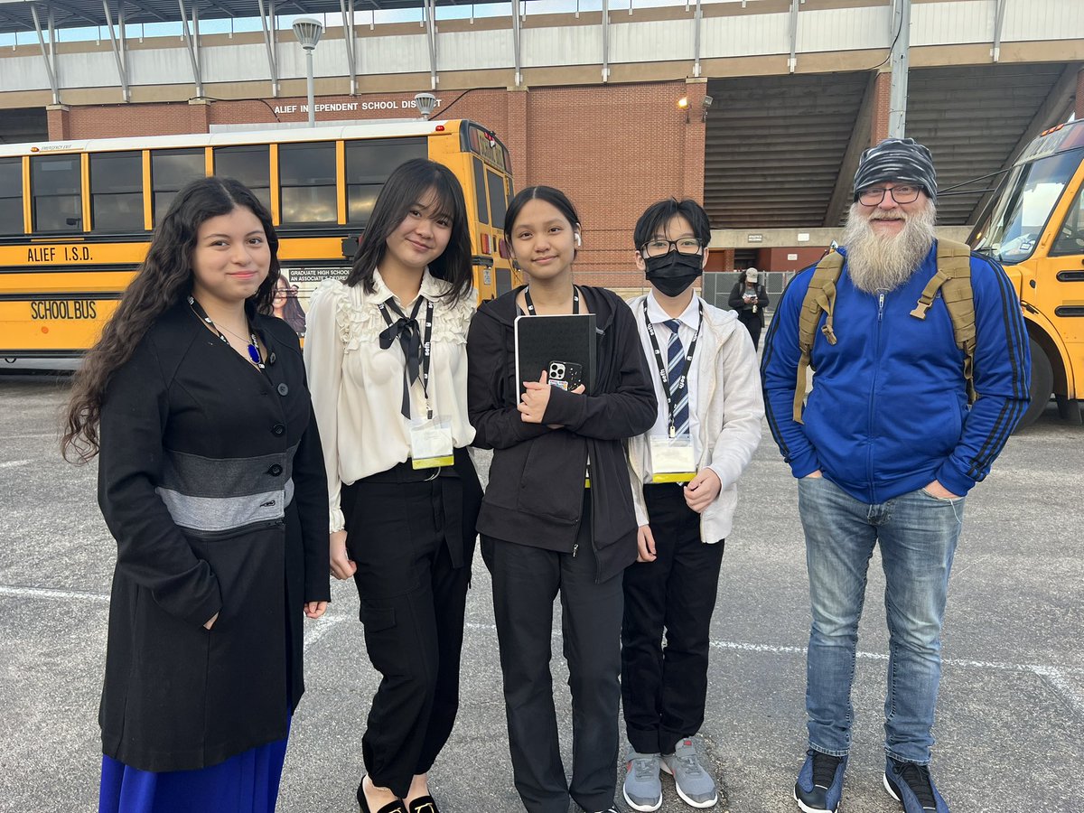 KarinaB15435636's tweet photo. Killough’s Scientist represented this weekend at the regional science fair! Thank you Mr. Head for chaperoning these kids. So proud of all of them and of course of my little eagle. Mighty Eagles always working hard. @KilloughEagles @AliefScience @AliefISD https://t.co/ALENHGpD9S