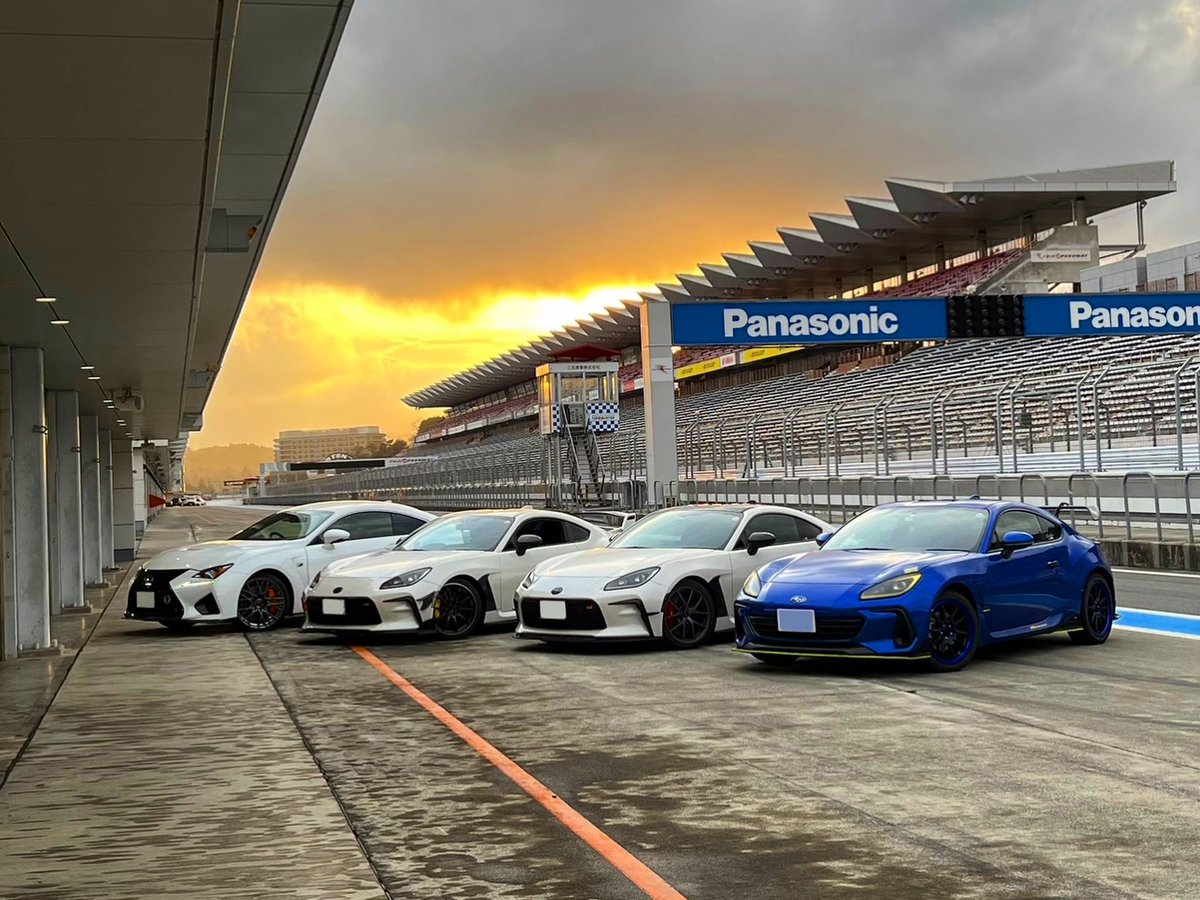 RCF_CCSP's tweet photo. powered by iPhone📸
夕暮れ時のサーキットも堪らんです☺️
#lexus #fsw #wrf16 https://t.co/9TTqQttCob