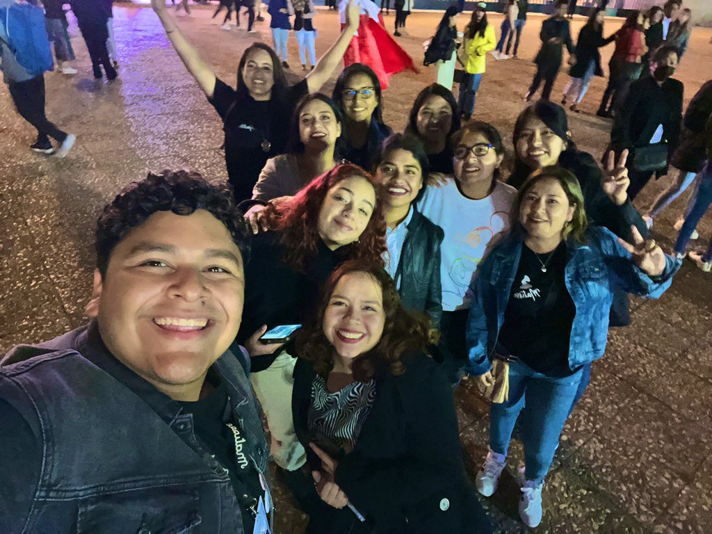 vftmorat's tweet photo. Cuanta gente famosa en esta foto 🤭
@MatisseFandom LINDO VERLOS Y CONOCERLOS 💖😭🤌🏻

@Verito_Moy @LucyTH25 @Ruth_Josa @adeeeeliz @cometeunanieve @Sandy_Huiza https://t.co/odYuvpUjbQ