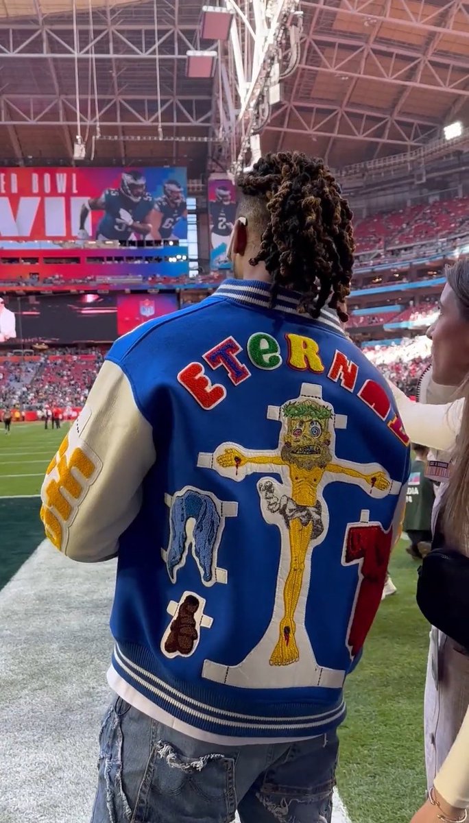 RealMattCouch's tweet photo. What in the blasphemous Hell is this Damar Hamlin is wearing? https://t.co/11uXZRSIEk