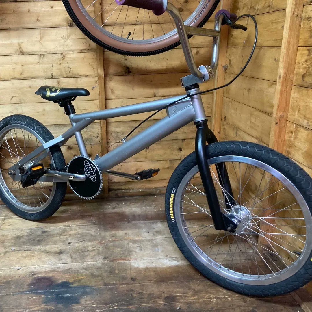 rossross82's tweet photo. @DiamondbackUK I've just added this to the fleet A Diamondback Skin Dog from the year 2000 I believe .
She needs a little love as she'll be a rider not a show queen.
Also I have the original forks.
I was wondering if or where I could find and original "catalogue" picture please? https://t.co/HgXLTSPCDZ