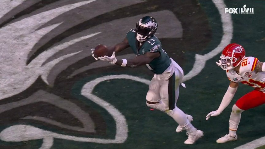 JerzLajet's tweet photo. Batman Brown at it again.. 🦅🖤 #FlyEaglesFly 

#NFLTwitter #SuperBowl #SuperBowlLVII #FOX https://t.co/3BHyNWpMWI