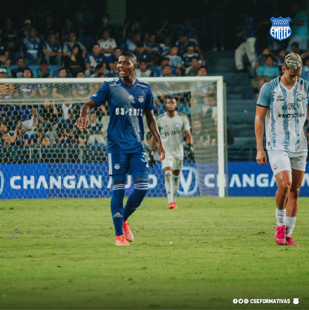 CSEformativas's tweet photo. ¡Debut soñado! ⚽️

Jair Collahuazo y Diogo Bagüí hicieron su debut oficial en la #ExplosionAzul2023 

#PorEmelec #FormandoCampeones https://t.co/mBxibZNWCn
