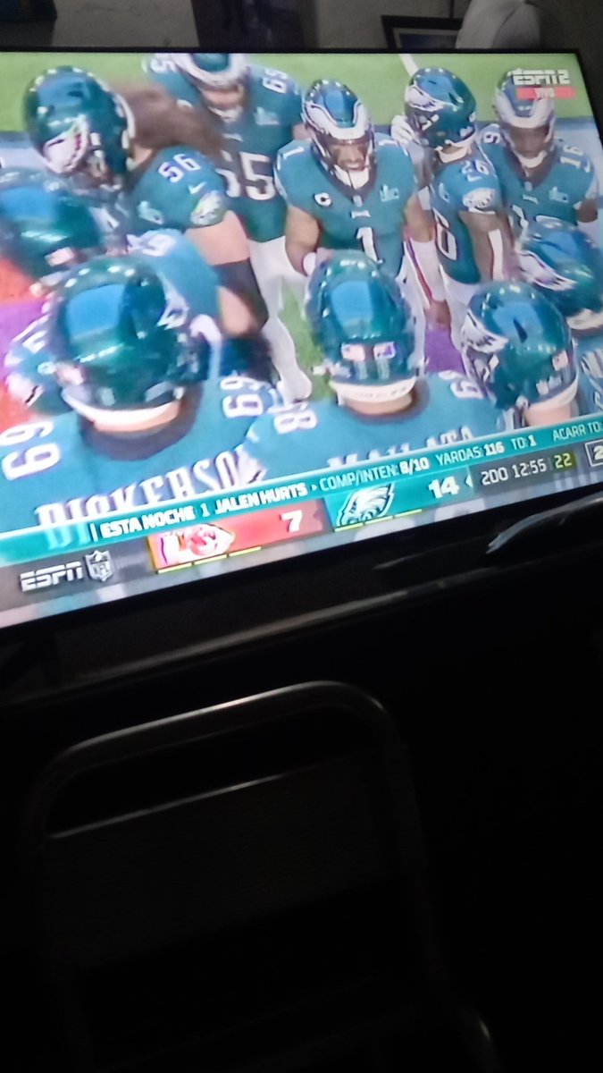 jorgepimientape's tweet photo. Viendo un #SuperBowl que ni entiendo, solo para ver a Riri y con la esperanza que aparezca shakira https://t.co/RgeRhPjFYc