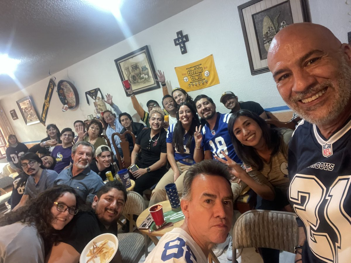 cecirl's tweet photo. @AztecaDeportes #FueraDeEsteMundo🛸 #SuperBowlLVII #NFL #RitualNFL saludos https://t.co/tMslOWeyI1