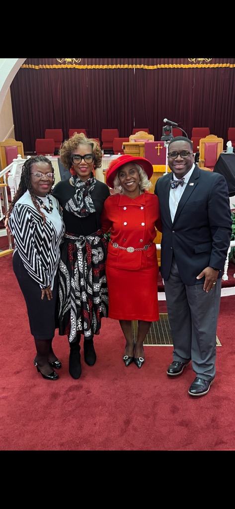 Yolandaforgov's tweet photo. Good evening, My Dear Alabama! To know you, Alabama, is to visit you, and this is what God has me doing. We spent a day of worship with U.S. Senate Candidate, Bishop Will Boyd and the St.Mark Missionary Baptist Church of Florence, AL. #FamiltConnection #AlabamaMatters https://t.co/ISLsN8dfCW