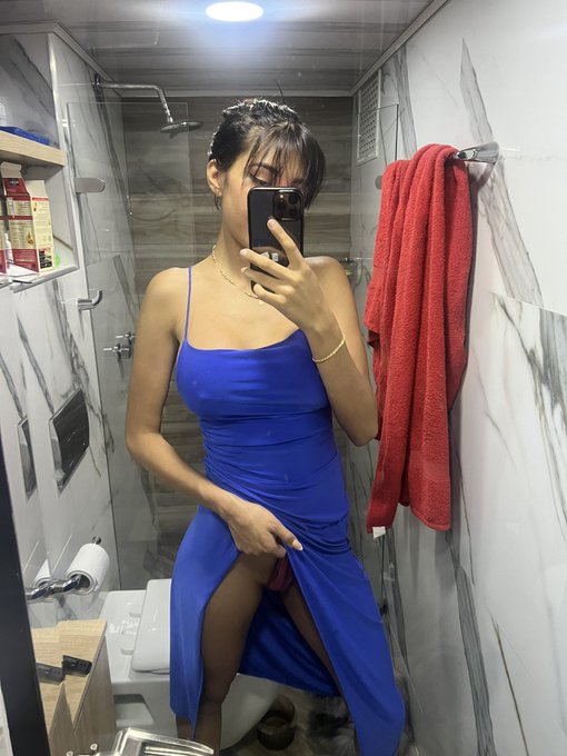 Mi vestido tiene una apertura https://t.co/qWpDF9P2Q6