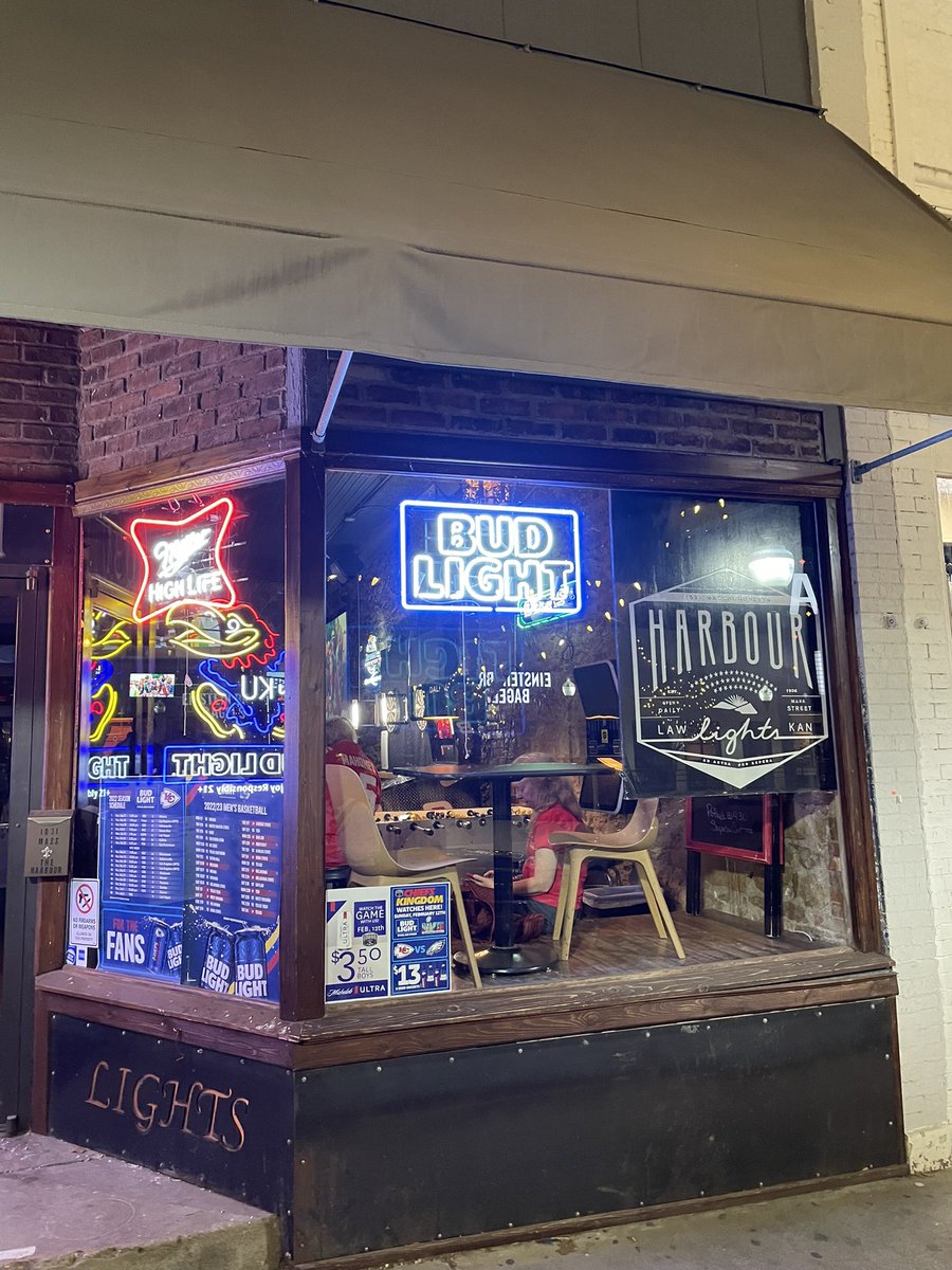 Was watching #SuperBowlLVII   at Harbour Lights in Lawrence, KS and got kicked out for doing the TOMAHAWK CHOP 🤣🔪10/10 do NOT recommend this bar 🤡🤡🤡GO CHIEFS