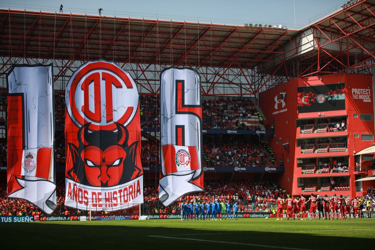 MundoLigaMX's tweet photo. 👿

Así celebro la afición de Toluca su 106 años, y venció 3-1 a Cruz Azul con doblete de Araujo y gol de Saucedo. https://t.co/KruVlJ3jY9