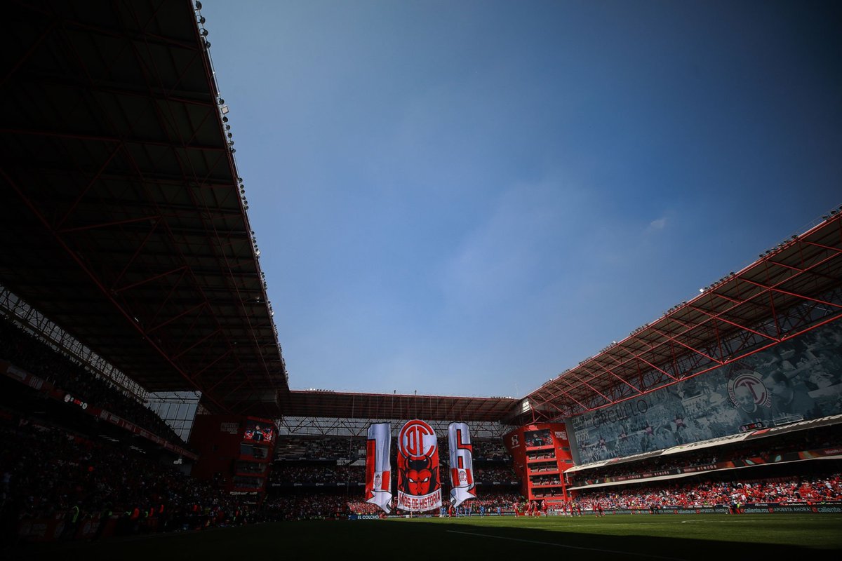 MundoLigaMX's tweet photo. 👿

Así celebro la afición de Toluca su 106 años, y venció 3-1 a Cruz Azul con doblete de Araujo y gol de Saucedo. https://t.co/KruVlJ3jY9