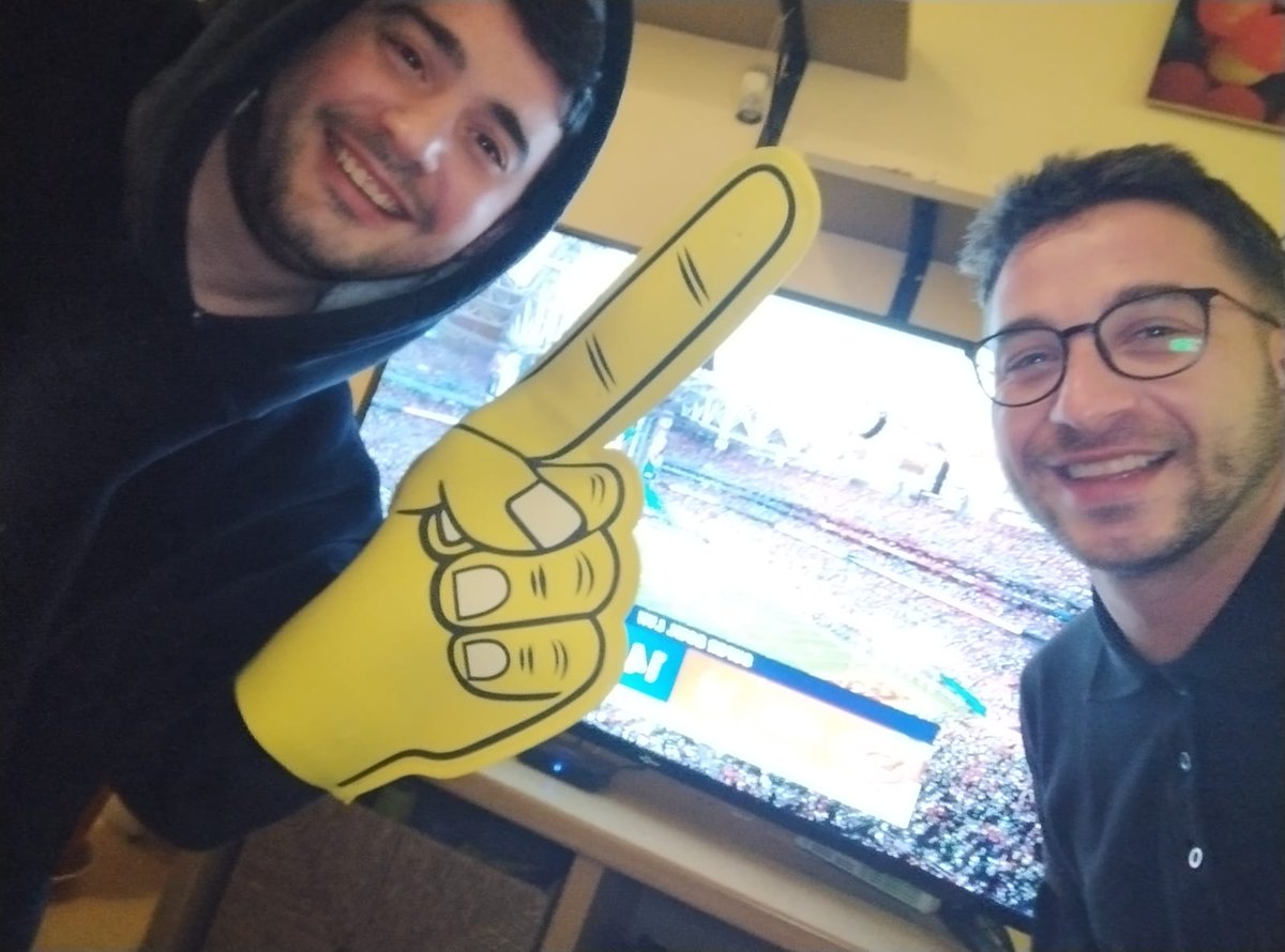 Danisor2's tweet photo. #InterceptadosPorLaSuperBowl #vamos #pacheco
Dormir es de cobardes!! https://t.co/k218zpqBFu
