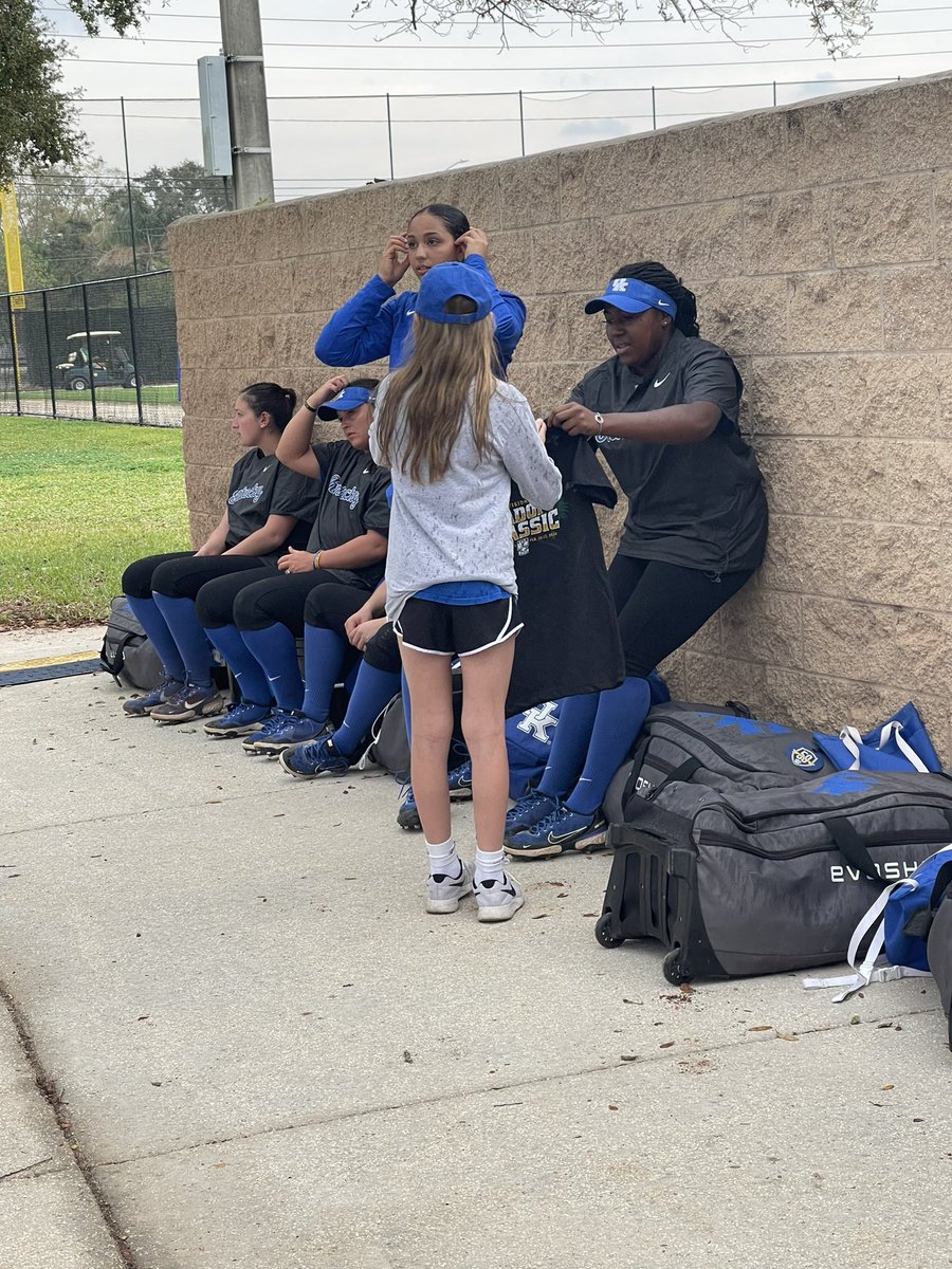 laneyrtucker2's tweet photo. If youβre looking for a team to pull for, got one for you! Hardest working, nicest, big time athletes Iβve been lucky enough to be around. @UKsoftball yβall are the best! @erincoffel5 @vanessanesby @kswaggyyyy @IzzyHarrison00 #clearwater #undefeatedweekend https://t.co/PtvrnPGdMv