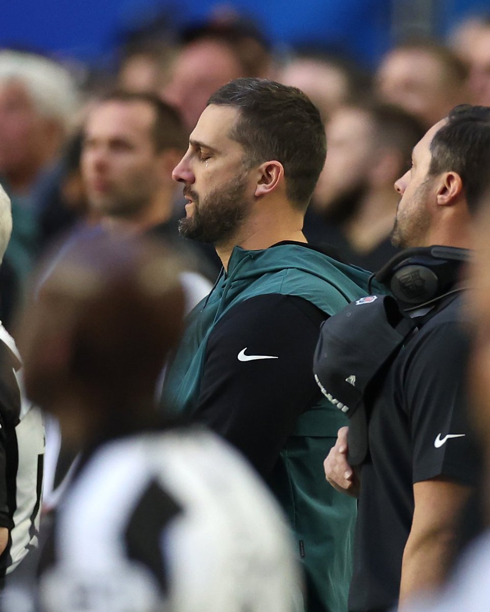 Chris Stapleton's national anthem performance had Eagles coach Nick Sirianni in tears. bit.ly/3jZyDJk