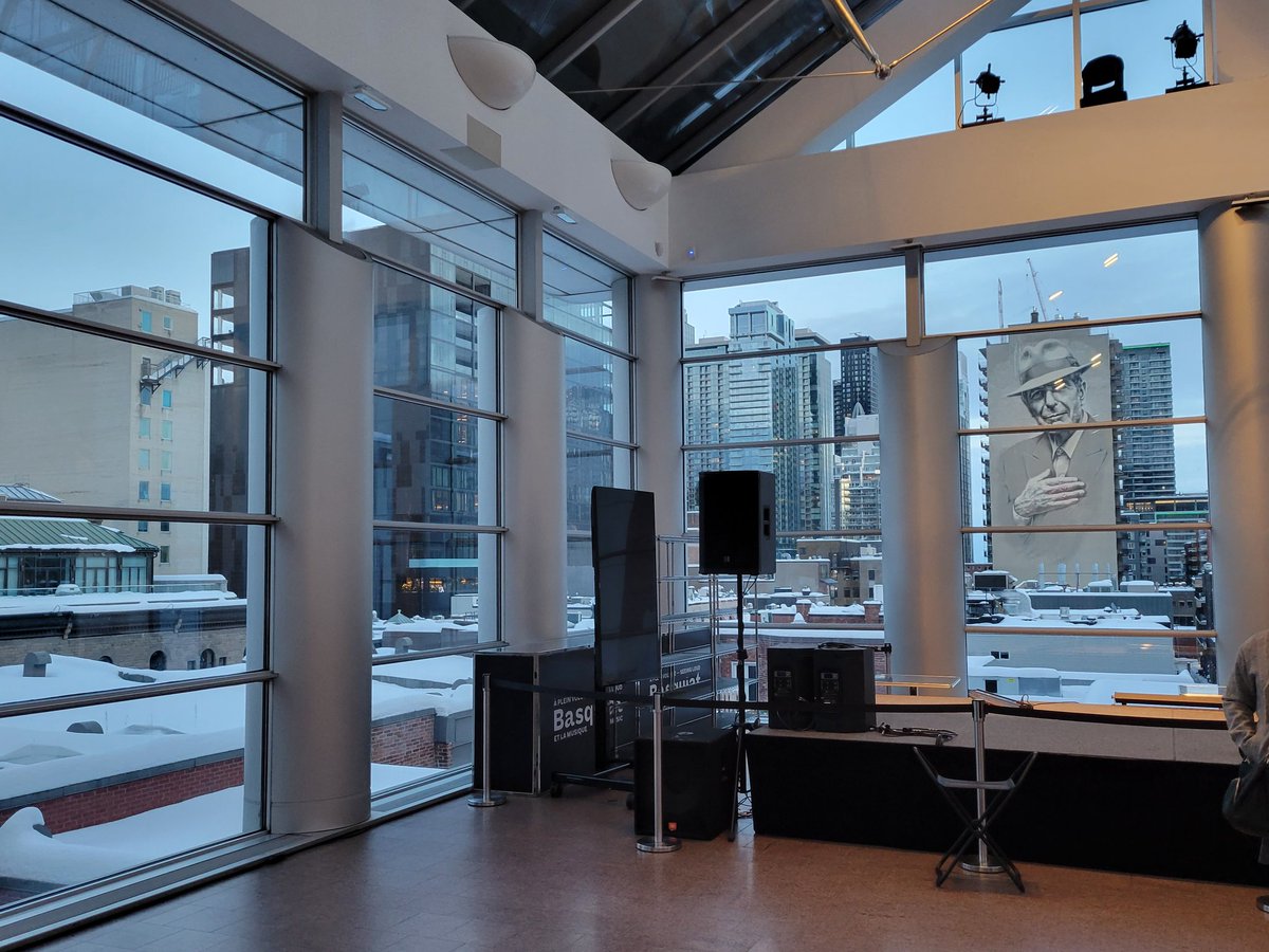 Leonard Cohen taking a peak into museum to get glimpse of Basquiat exhibit.🙂