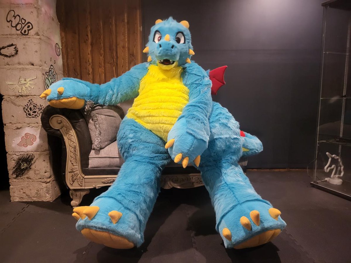 tammylolee's tweet photo. Here i present you... my husband last creation: Mango the Monster energy dragon.💙❤💙❤ @plush_army  @mango_plush https://t.co/iLbiBcgWTD