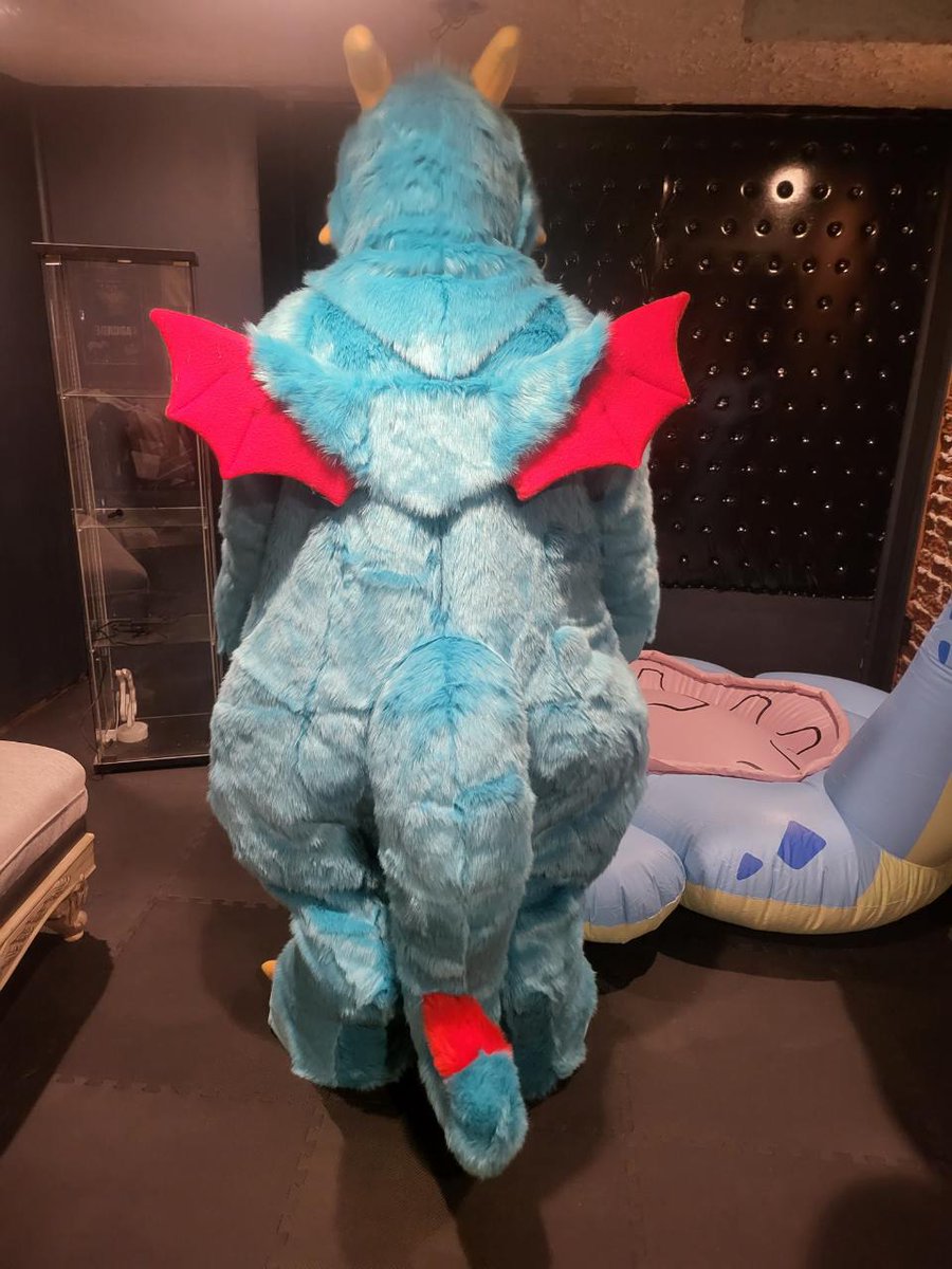 tammylolee's tweet photo. Here i present you... my husband last creation: Mango the Monster energy dragon.💙❤💙❤ @plush_army  @mango_plush https://t.co/iLbiBcgWTD