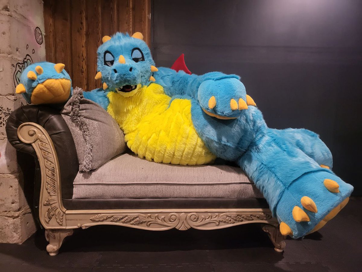 tammylolee's tweet photo. Here i present you... my husband last creation: Mango the Monster energy dragon.💙❤💙❤ @plush_army  @mango_plush https://t.co/iLbiBcgWTD