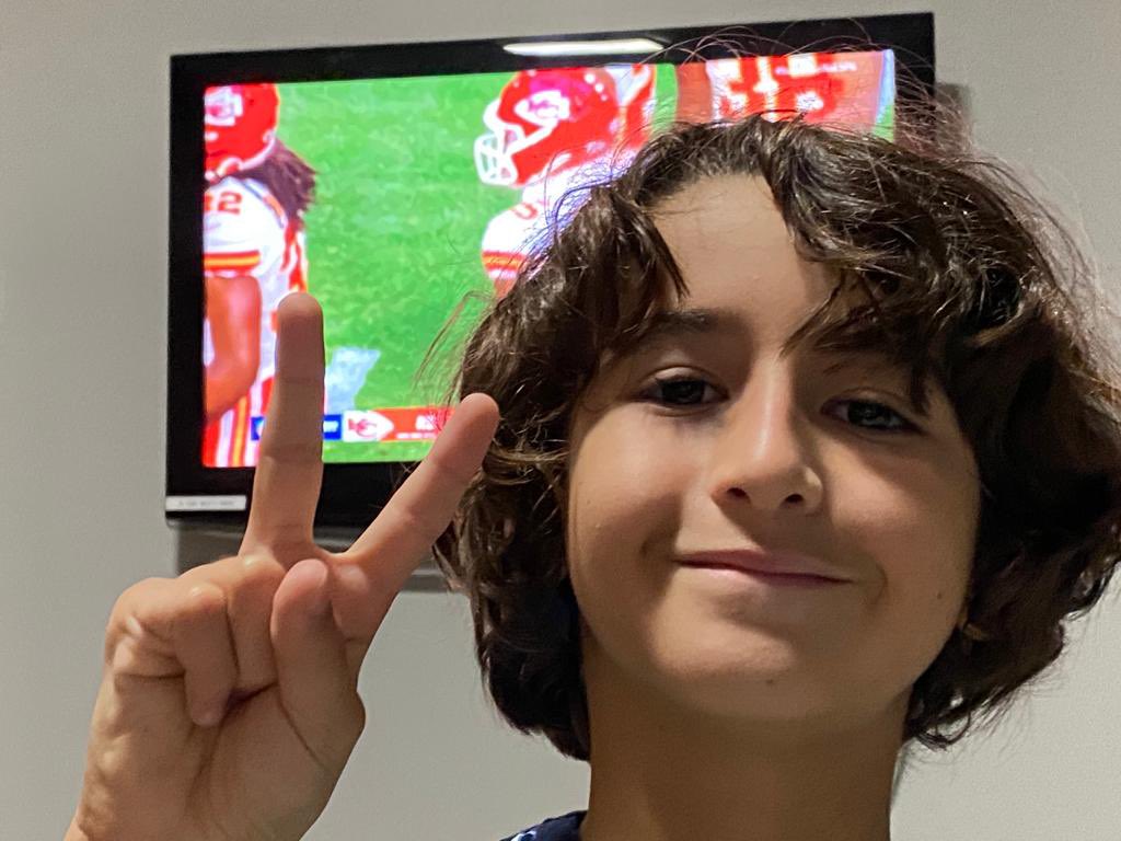 jorgesaback's tweet photo. Rico torcendo pelo KC no SuperBowl!!
#SuperBowlnaESPN  #SuperBowl2023 
@_FNARDINI 
@pauloantunes https://t.co/1cE0auh0Kk