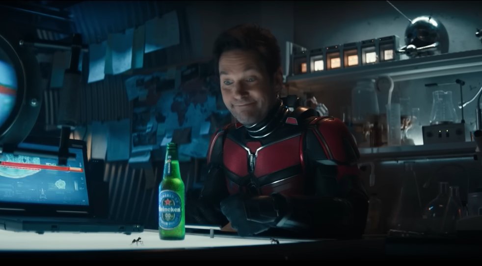 LaurelAynne's tweet image. This collab successfully promotes #Quantumania (2/17) and a “drinking (and shrinking) responsibly” campaign. I also really enjoy @Heineken’s marketing online! 👏 #ICMKTG #WVU389 #SBAds #brandbowl #AdBowl #KelloggBowl