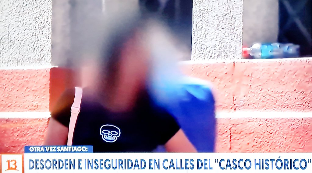 Tor25899035's tweet photo. Reportaje T13 revela la gravedad de la crisis de seguridad, crimen, robo y prostitución en la comuna de Santiago, descontrol total por la inexistencia de gestión municipal. Urge destitución de alcaldesa PC Irací Hassler y sus autoridades. Retwitt si estás de acuerdo. https://t.co/j9KkHrkqgk