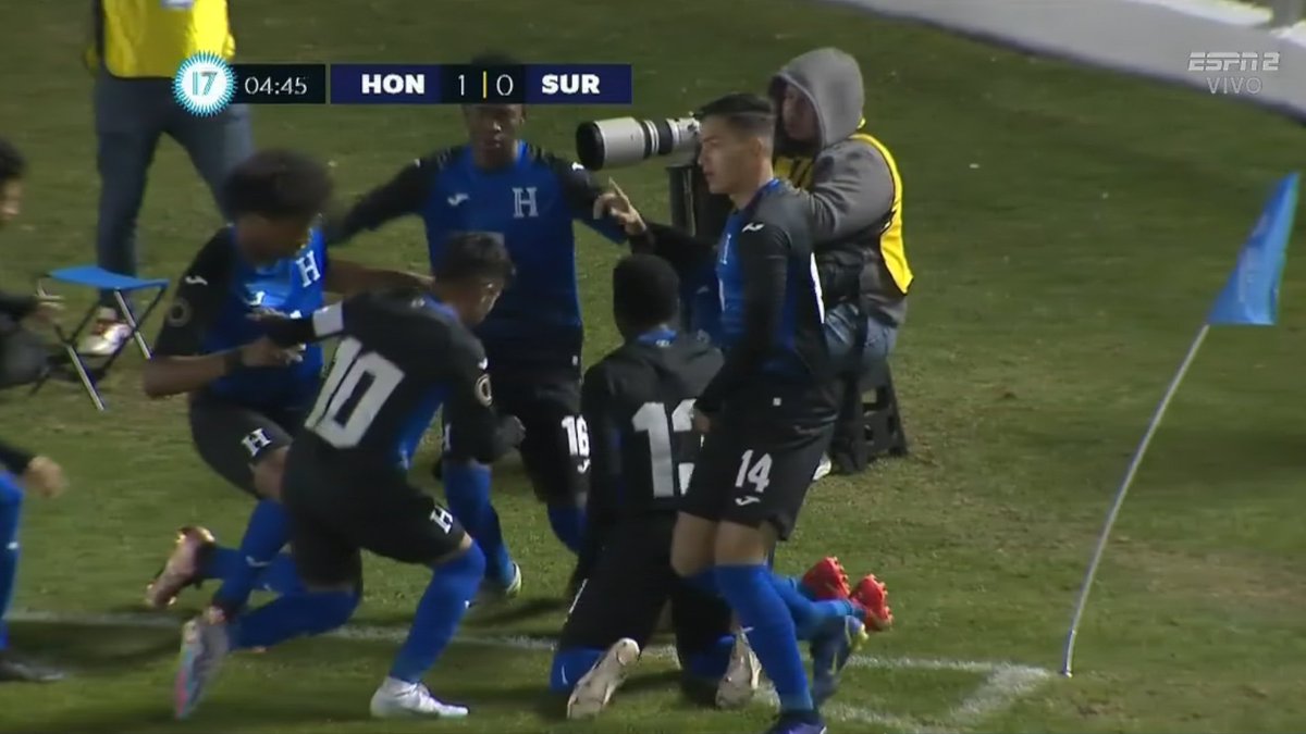 catragol's tweet photo. #Concacaf ⏱️4' ¡𝑮𝑶𝑶𝑶𝑶𝑳! de Honduras; Dixon Cruz. 

ℹ️ EN VIVO

🇭🇳 #Honduras 1⃣-0⃣ 🇸🇷 #Surinam 

#UC17 #Jornada1 https://t.co/SfFCU8Xfit