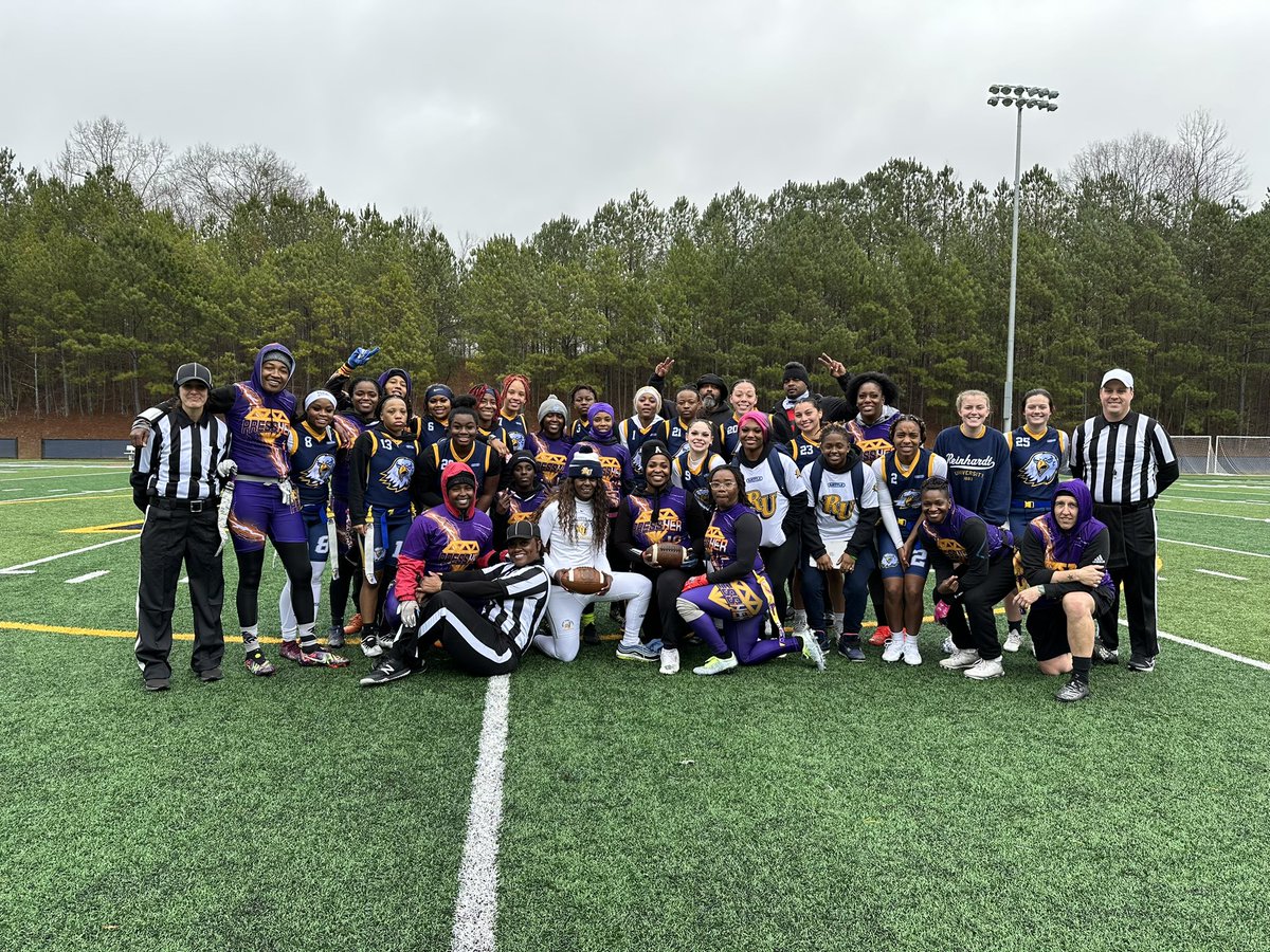 CoachTFuller's tweet photo. I can’t let this day go by without thanking Pressher for coming through on todays scrimmage. There were moments where I saw generations sharing knowledge down the pipeline. I can’t thank you enough.  We needed you!

Coach Fuller and the Crew 🫶🏾 https://t.co/fIhEYAuHYz