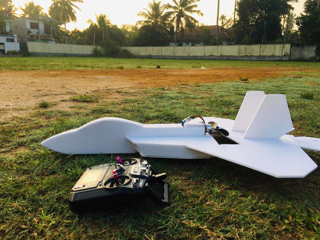 sl_hydra's tweet photo. Flight test #1  2023/02/12 6.40 am
😢 My plane failed to take off twice today. As a result, the aircraft was severely damaged. I think the reason for not being able to take off is due to the weight of the plane.

[Flight test #2 coming soon.] https://t.co/PYiEy2UcN3