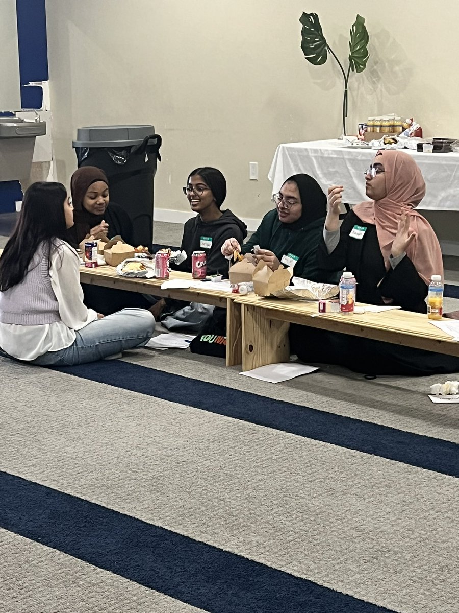 TorontoHifz's tweet photo. ✍🏼 When writing scholarship applications, we advise our students to be brave, to be vulnerable and to share their whole selves. Today we had an opportunity to model this. Best of luck to all the students who showed up for the Scholarship Application workshop on #SuperBowl Sunday. https://t.co/6ByatrRRz5