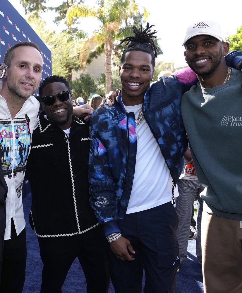 TheCrowdUpdater's tweet photo. Celebs at Michael Rubin’s Fanatics #SuperBowl party. 🏟️🏈🎉 
#KevinHart #EnikoHart #LilBaby #ChrisPaul #ASAPFerg #OdellBeckhamJr #MeekMill #Quavo #KevinDurant #LilUziVert #TiffanyHaddish #RobertKraft #JayZ #DJKhaled #Druski #Drake https://t.co/peKr2xFC9J
