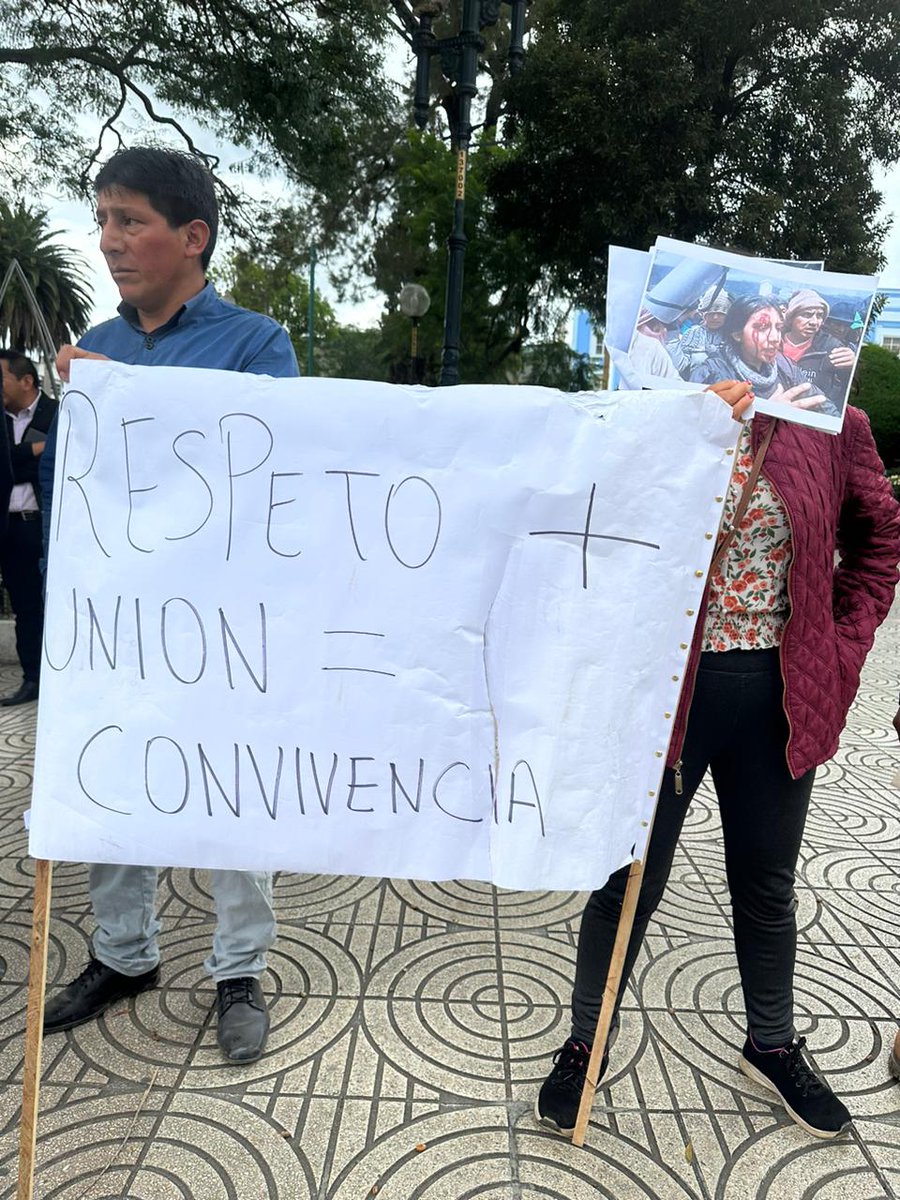 danielamabelq4's tweet photo. Plantón sobre los actos de intimidación suscitados en Gualel
#Gualel #FierroUrco https://t.co/gutTIKjlsz