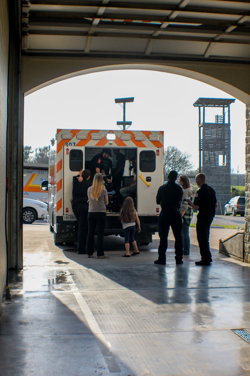 washington_ems's tweet photo. Had a great time this with Brenham 4-H going over CPR/First Aid and our trucks/equipment! 💚 https://t.co/KiG9vmQHHe