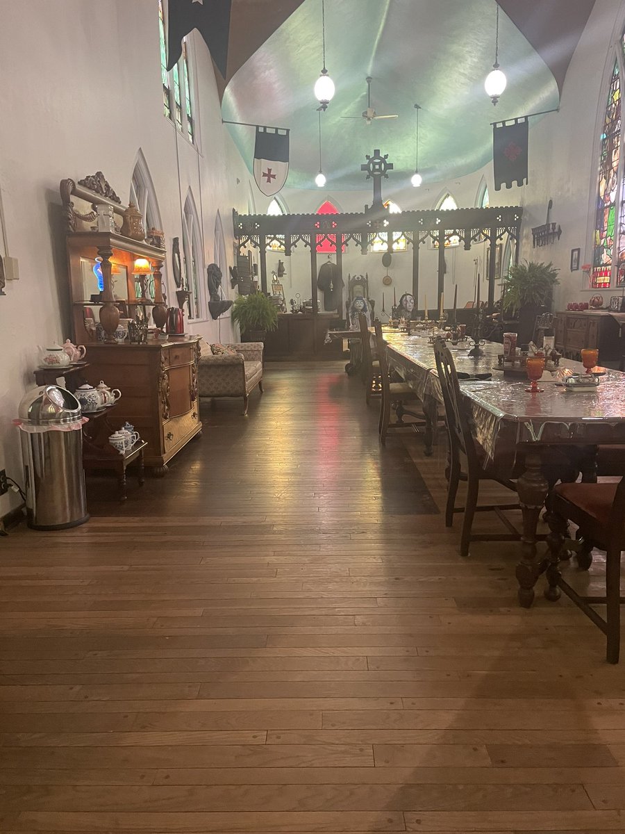 JYMBUBBY2002's tweet photo. You know traveling you find the most interesting places to stay!! https://t.co/OZ3DMZ7tVu